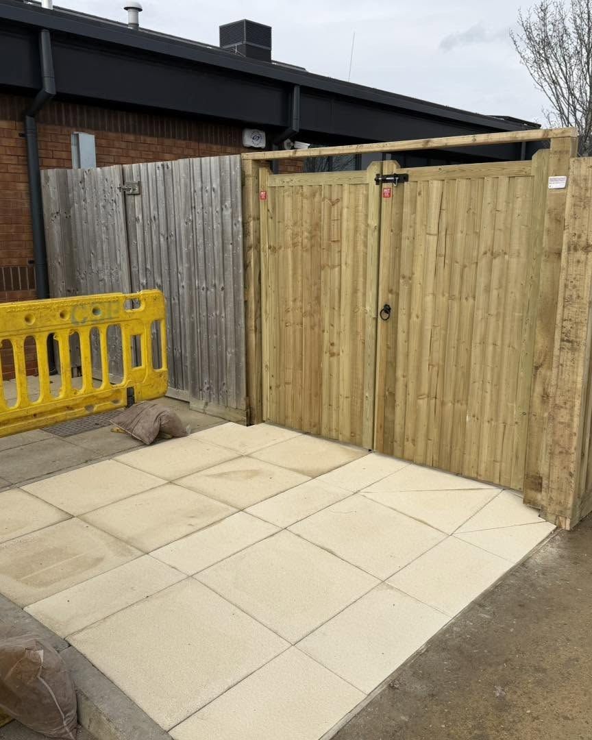 Timber side gate